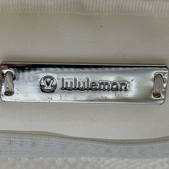 LULULEMON ATHLETICA Everywhere Cream Belt Bag - Picture 9 of 14